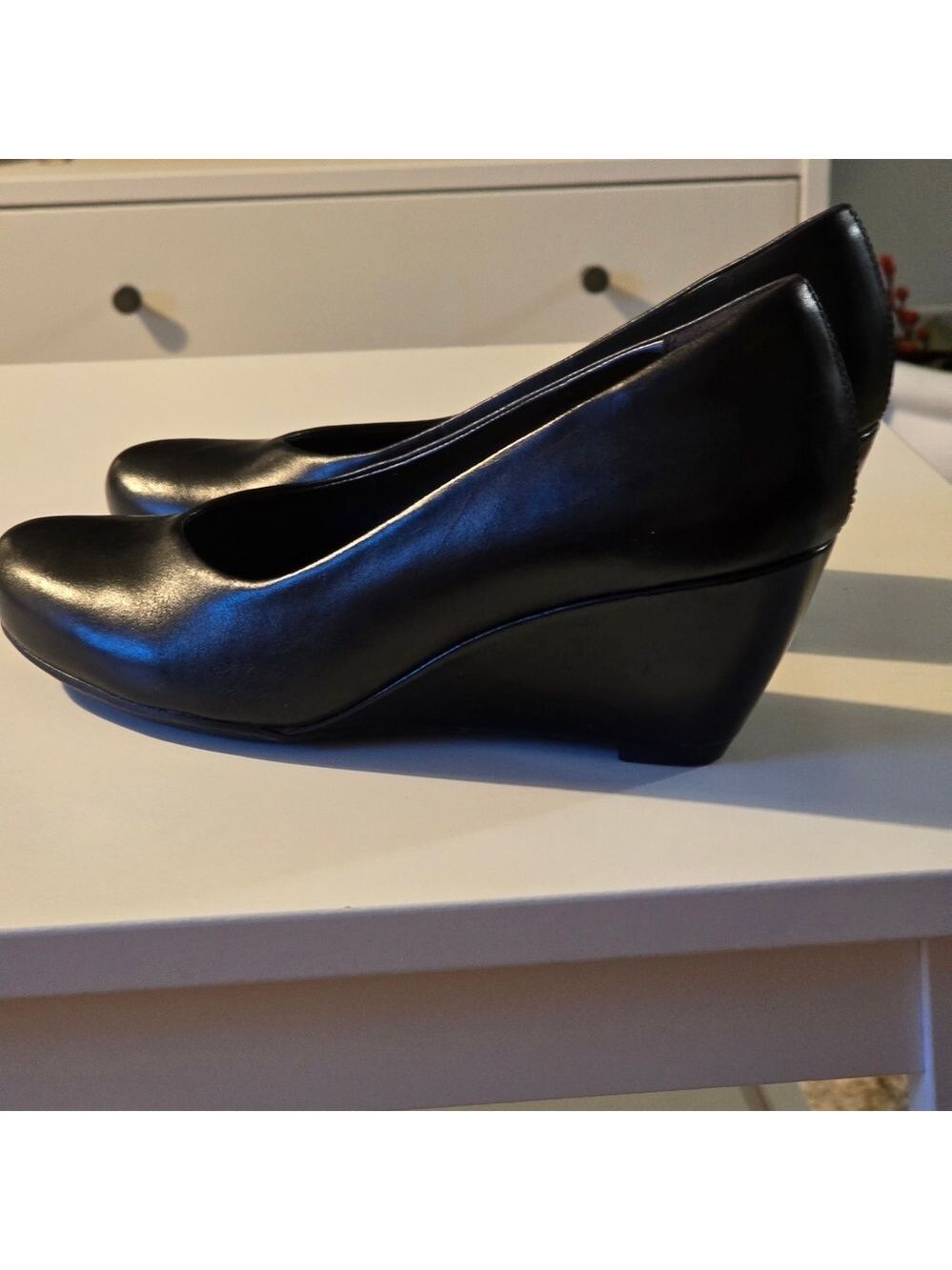 Clarks Black Wedge Leather Pump Size 8.5 - Picture 1 of 7